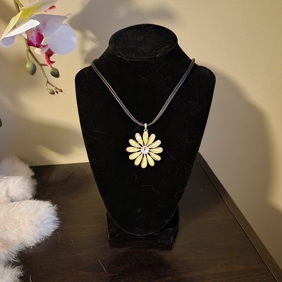 unknown Jewelry - Flower necklace